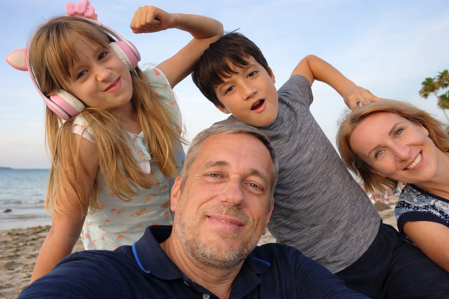 Karoly Hanyecz with family